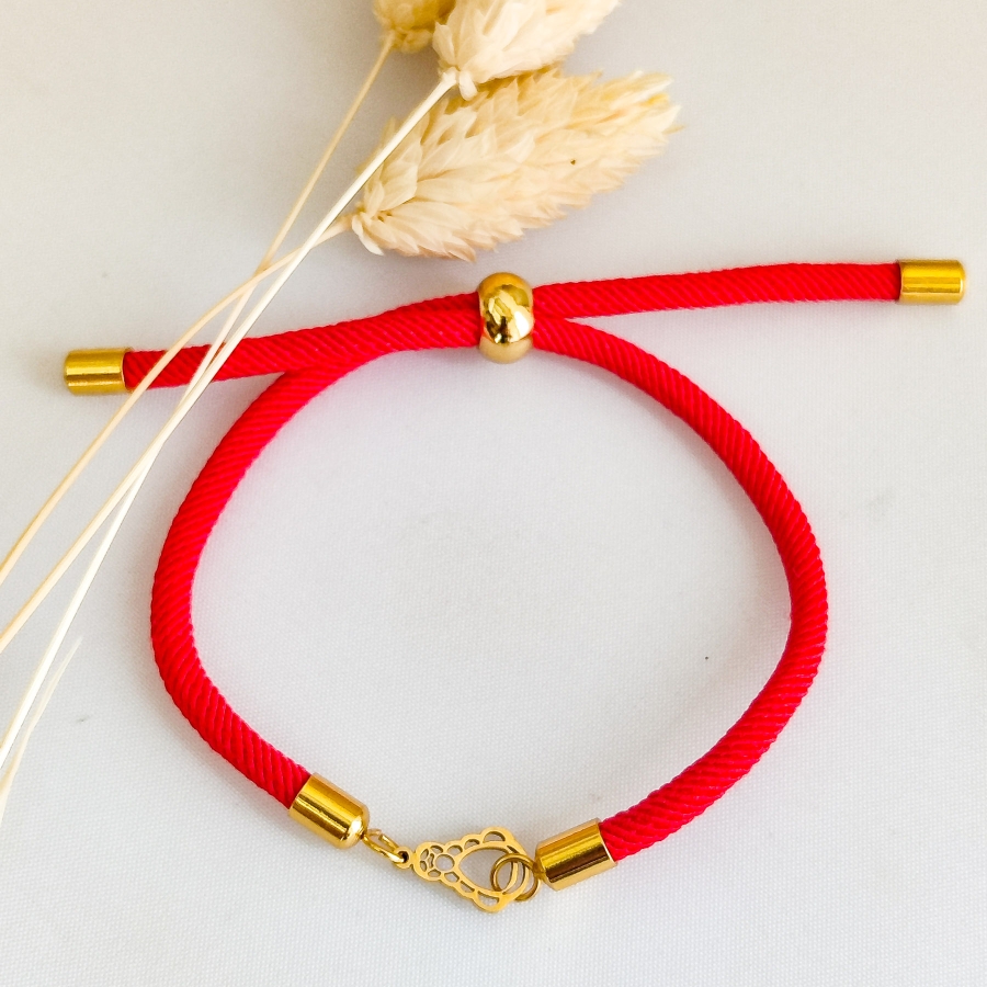 Pulsera de cuerda ajustable rojo y silueta Virgen del Rocío