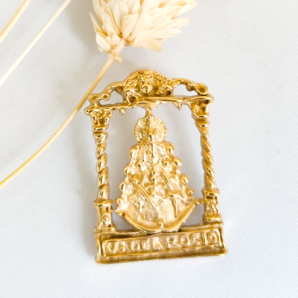 Gargantilla virgen del Rocío bajo palio acero dorado