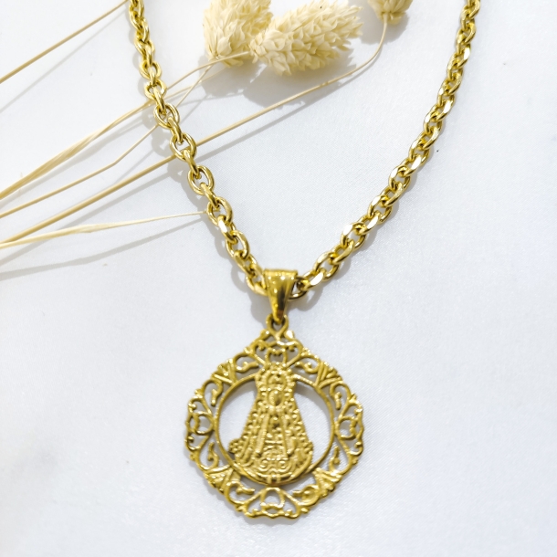 Gargantilla con medalla...