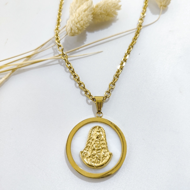 Gargantilla con medalla...