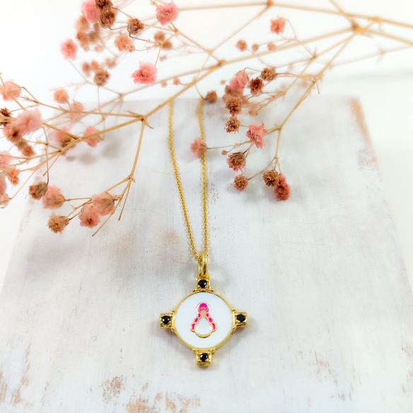 Gargantilla Baño oro, blanca con 4 circonitas y silueta Virgen Rocio