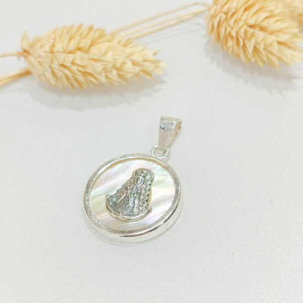 Medalla plata y nácar...