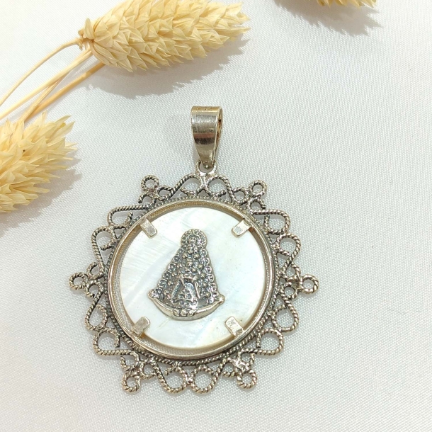 Medalla redonda nácar y...