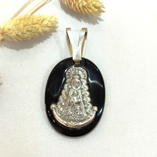 Medalla ovalada onix virgen...