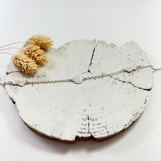 Pulsera silueta plana y...