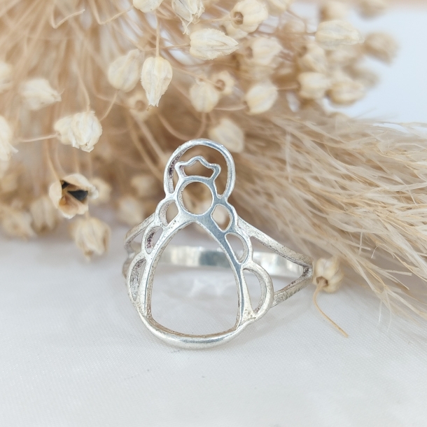 Anillo silueta reina plata...