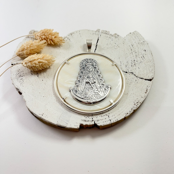 Medalla plata y nácar...