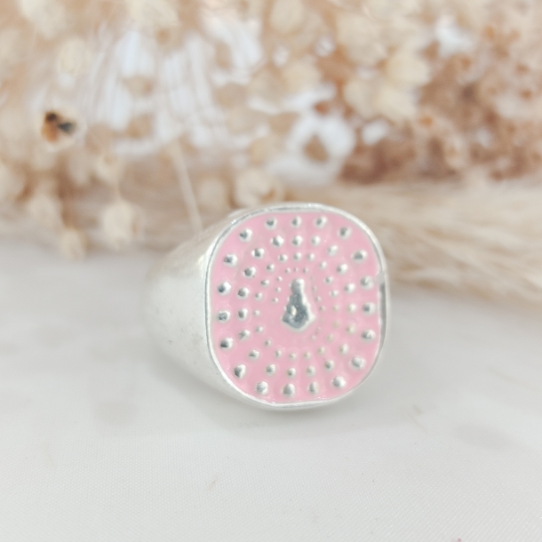 Anillo cuadrado silueta...