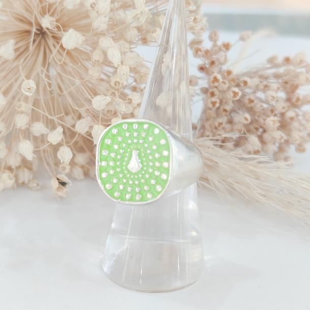 Anillo cuadrado silueta...