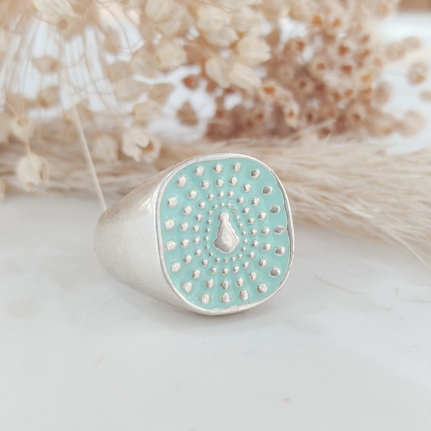 Anillo cuadrado silueta...