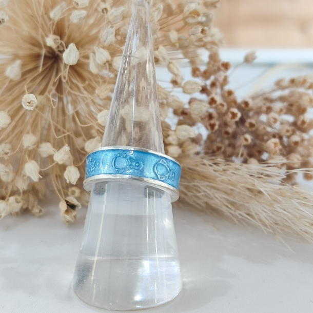 Anillo siluetas esmaltado...