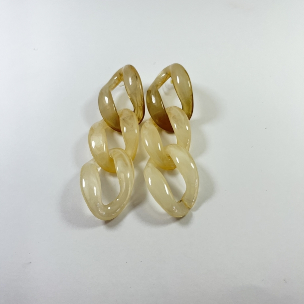 Pendiente cadena de acetato...