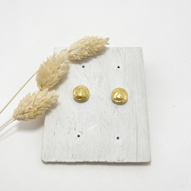 Pendientes botón reina baño...