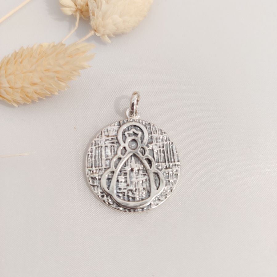 Medalla circulo silueta repujado plata