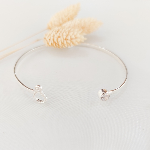 Pulsera rigida con doble silueta reina plata